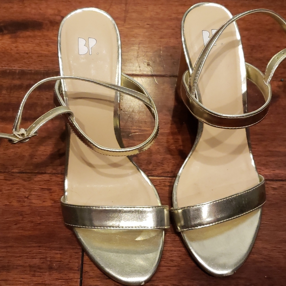 Gold strappy heels‎